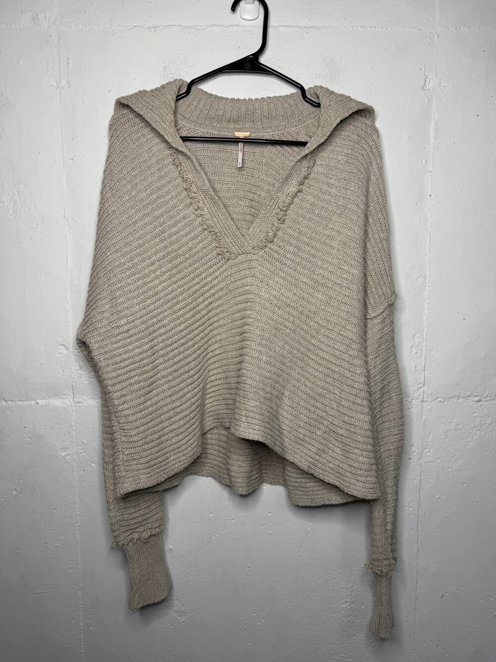 Free People Beige Pull Over Sweater V Neck Long Sleeve Size Small